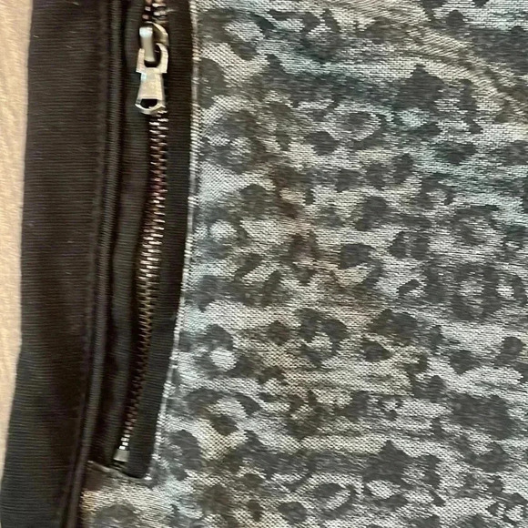 ❤️2/$30❤️[M]Metaphor Women’s Legging Pants  Black Gray Stretch Animal Print - Picture 3 of 6